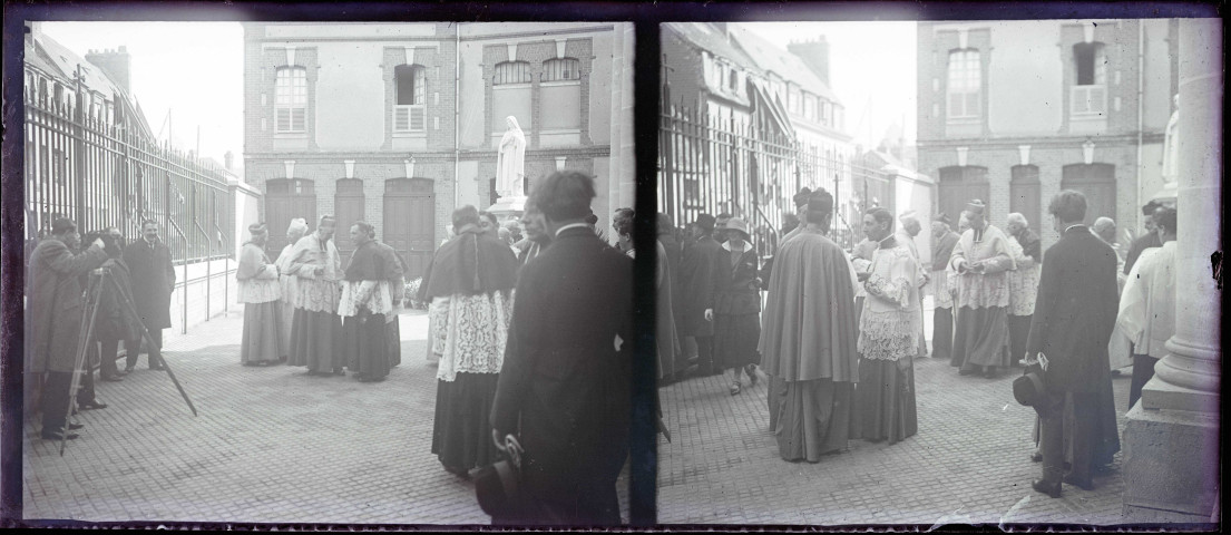 Procession en l'honneur de la béatification de Sainte-Thérèse de Lisieux à Lisieux (Calvados).