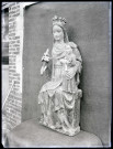 Statue de Vierge à l'enfant en bois polychrome de l'église Saint-Aubin de Ménesqueville (Eure, France).