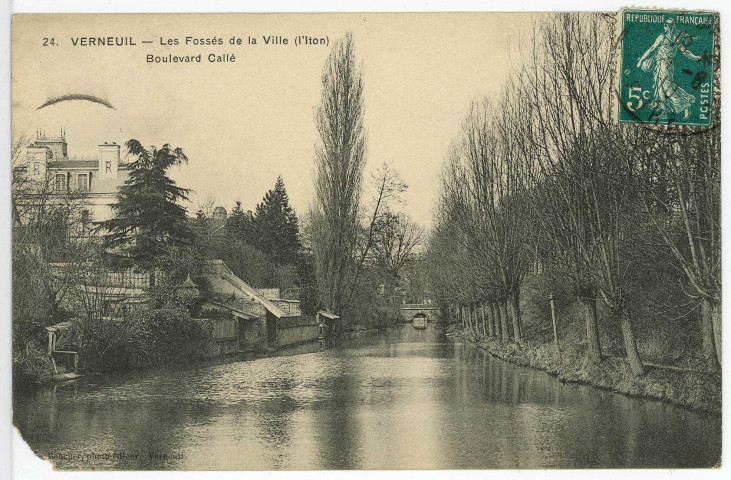 Verneuil-sur-Avre. Les fossés de la Ville (l'Iton) - Boulevard Callé.