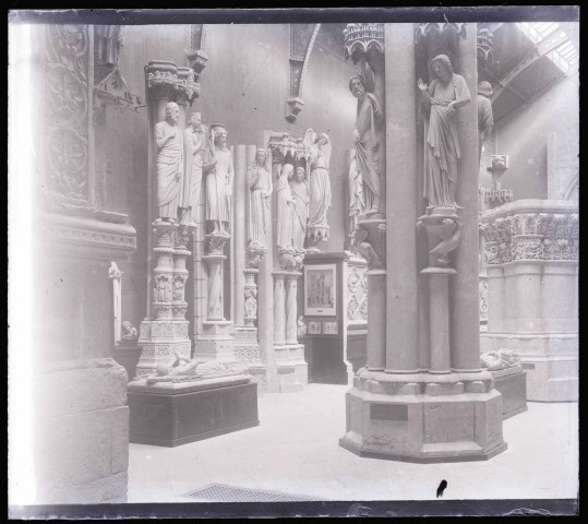 Salle du musée du Trocadéro de Paris (Seine).