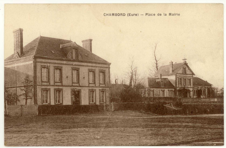 Chambord. Place de la Mairie.