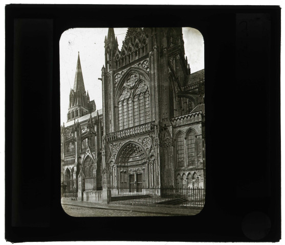 Cathédrale Notre-Dame de Bayeux (Calvados), extérieur du transept sud.