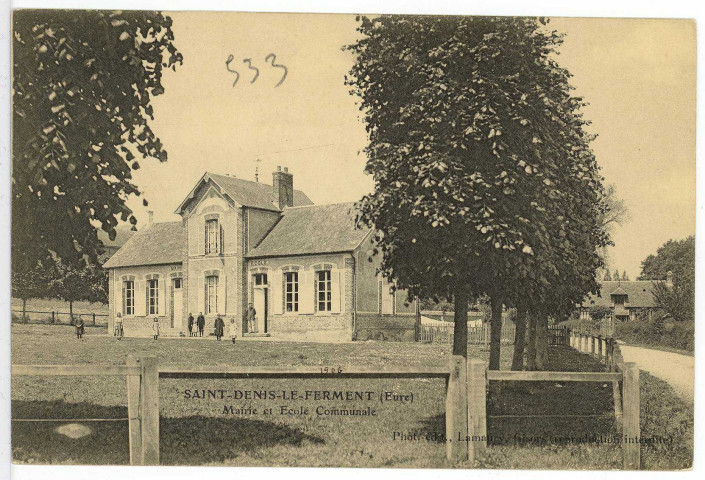 Saint-Denis-le-Ferment. Mairie et Ecole communale.