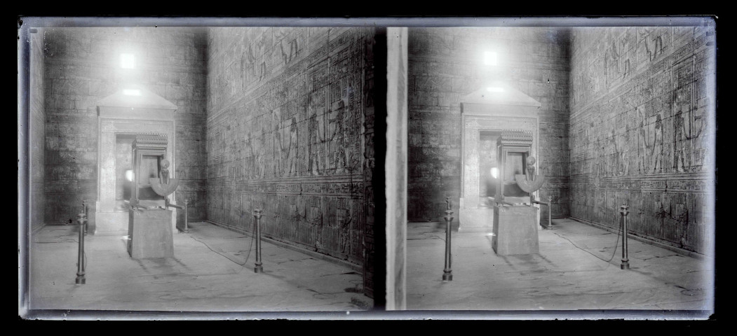 Barque de procession du temple d'Horus à Edfou (Égypte).