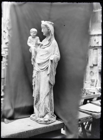Statue de Vierge à l'enfant de l'église de Sancourt (Eure).