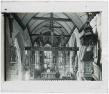 Intérieur d'église bretonne.