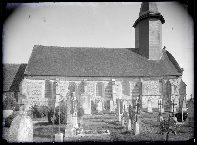 Vue d'ensemble de l'église et du cimetière de l'église de Saint-Denis-du-Béhélan (Eure).