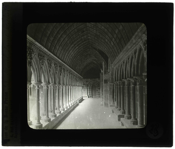 Abbaye du Mont-Saint-Michel (Manche), cloître côté nord.
