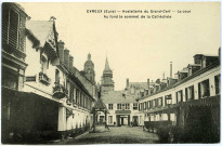 Evreux-Ville. Hostellerie du Grand Cerf - La Cour.