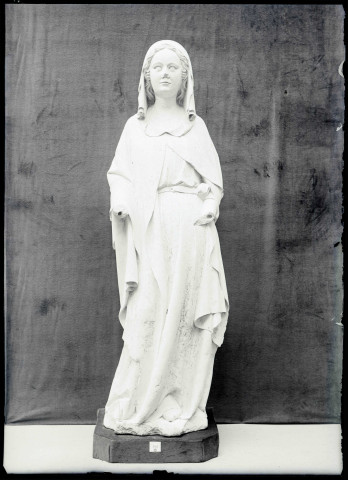 Sainte femme dite Jeanne de Saint-Martin, statue provenant de l'hôpital Saint-Jean-Baptiste d'Écouis, avant 1311 ou 1311-1313, aujourd'hui à l'église Notre-Dame d'Écouis (Eure).