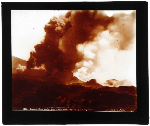 Etna (Sicile) – éruption de lave le 17 juillet 1892 (auteur inconnu).