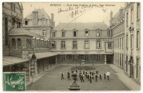 Evreux-Ville. Ecole Saint-François de Sales, Cour intérieure.