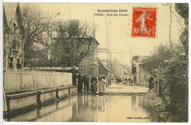 Pîtres. Inondation 1910 - Rue des Chalets.