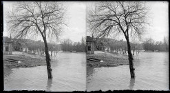 Péniche sur la Seine dans les environs de Andelys (Eure).