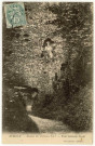 Avrilly. Ruines du Château Fort-Tour latérale Nord.