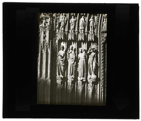 Cathédrale Notre-Dame de Strasbourg (Bas-Rhin), portail latéral nord, psychomachie - poème de Prudence.