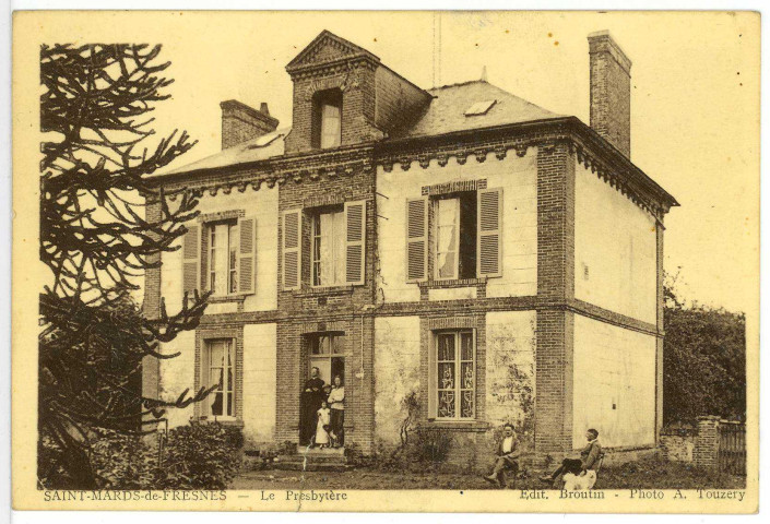 Saint-Mards-de-Fresne. Le Presbytère.