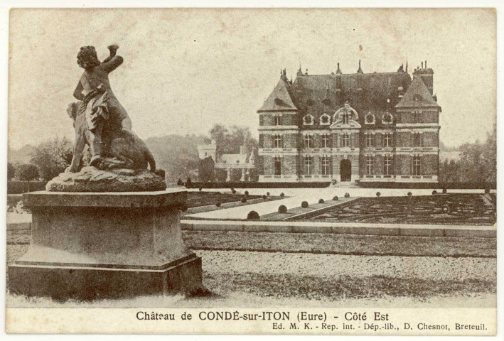 Condé-sur-Iton. Château de Condé-sur-Iton- Côté Est.