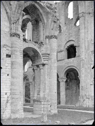 Ruines et vestiges de l'abbaye de Jumièges (Seine-Maritime).