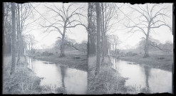 Rivière traversant la campagne normande.