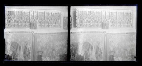Moulages d'un tympan, de statues et de bas-reliefs d'église, exposés au musée du Trocadéro de Paris (Seine).