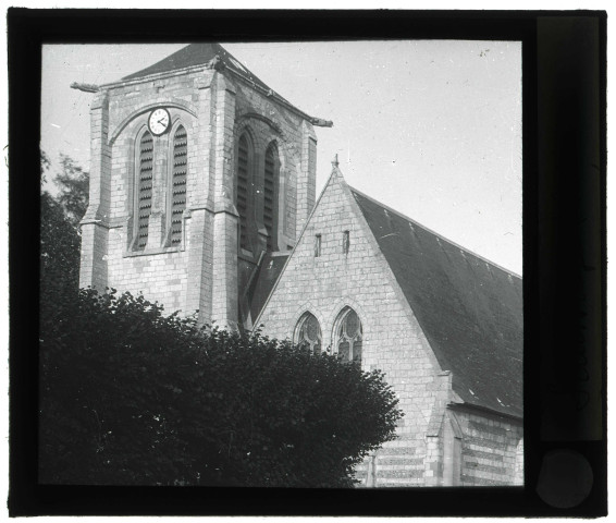 Collégiale Saint-Louis de La Saussaye (Eure), nef et clocher.