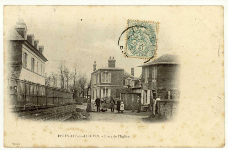 Epreville-en-Lieuvin. Place de l'Eglise.