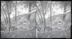 Grange au bord d'un étang dans la campagne normande. Idem 9242.