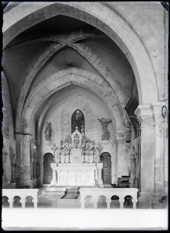 Intérieur de l'église de Pressagny-l'Orgueilleux (Eure).