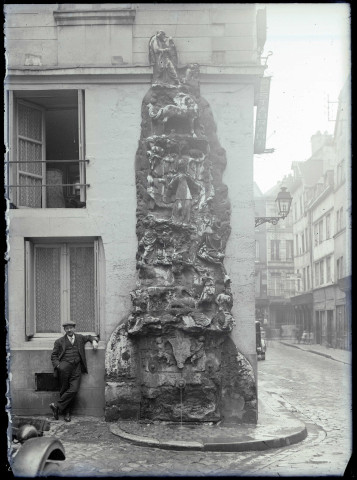 Fontaine de Lisieux représentant le Parnasse à Rouen (Seine-Maritime).