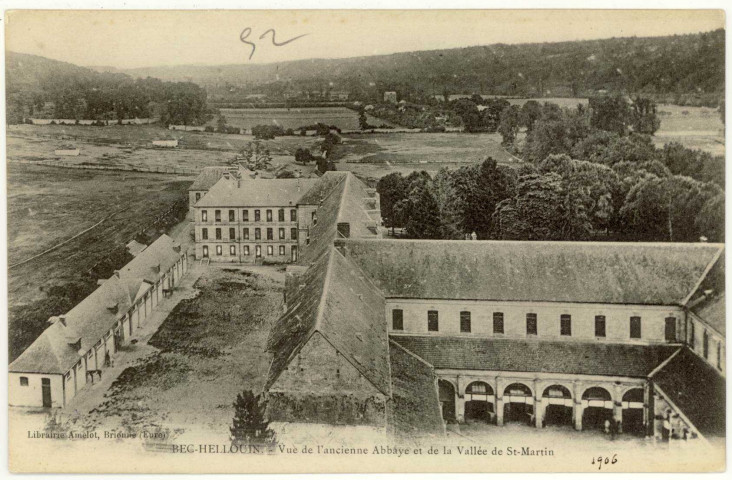 Bec-Hellouin (Le). Vue de l'Ancienne Abbaye et de la Vallée de St-Martin.