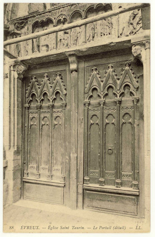 Evreux-Ville. Eglise Saint-Taurin. Le Portail (détail).