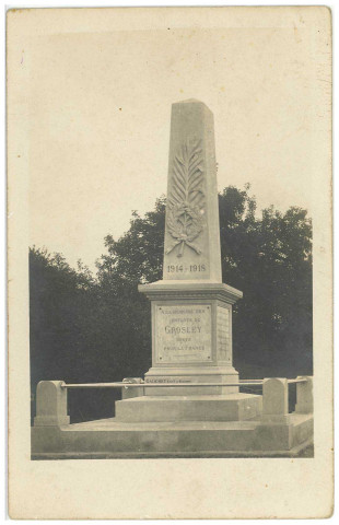 Grosley-sur-Risle. Monument aux morts.