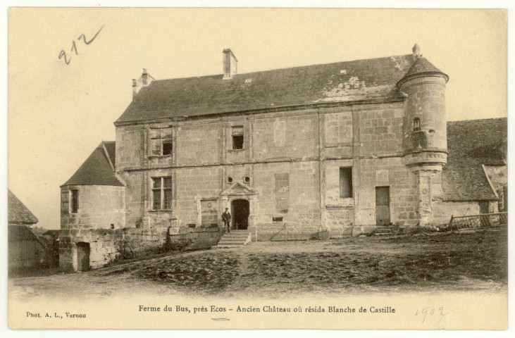 Bus-Saint-Rémy. Ancien Château où résida Blanche de Castille.