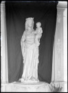 Statue de Vierge à l'enfant en pierre polychrome de l'église Saint-Clair de Sancourt (Eure, France).