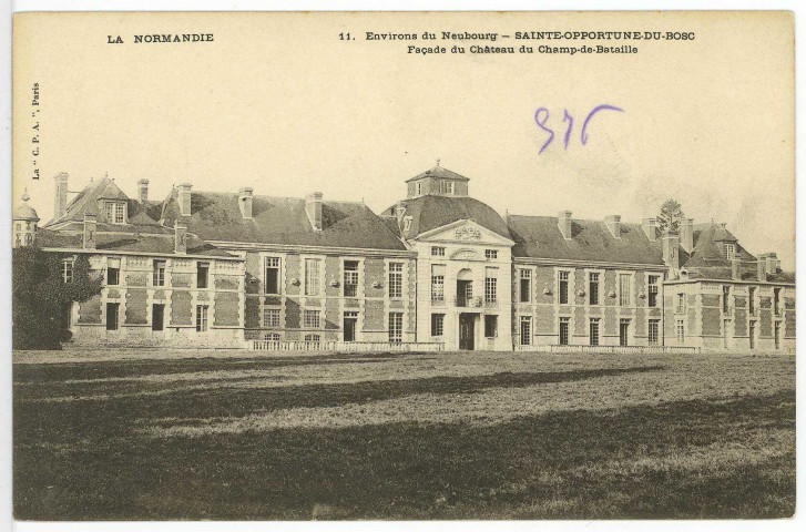 Sainte-Opportune-du-Bosc. Façade du Château du Champ de Bataille.