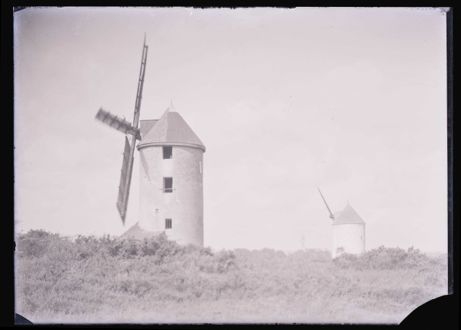 Moulins à vent bretons.