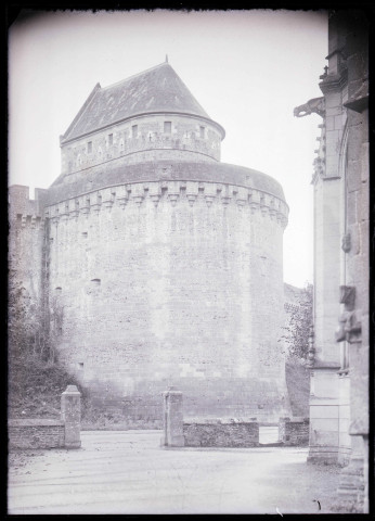 Tour des remparts de Fougères (Ille-et-Vilaine).