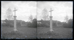 Calvaire dans la campagne normande.