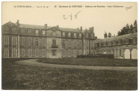 Glisolles. Environs de Conches. - Château de Glisolles - Cour d'Honneur.