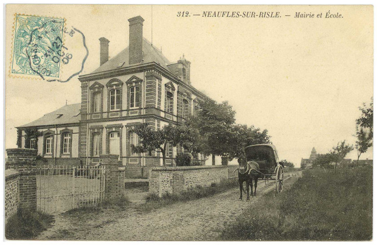 Neaufles-sur-Risle. Mairie et Ecole.