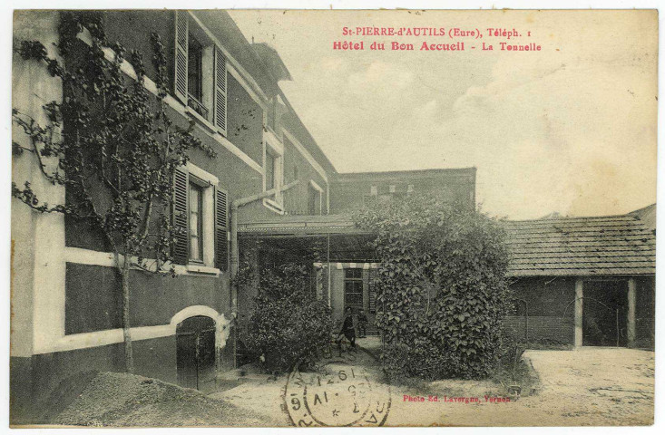 Saint-Pierre-d'Autils. Hôtel du Bon Accueil - La Tonnelle.