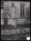 Église de Louversey (Eure), mur côté sud, fenestrage et porte.