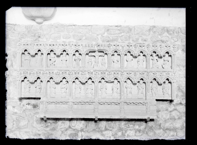 Bas relief de l'église abbatiale de Moutier d'Ahun (Creuse).