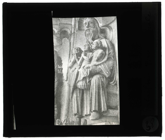 Cathédrale Notre-Dame de Chartres (Eure-et-Loir), porche sud, porte centrale, détail des voussures.