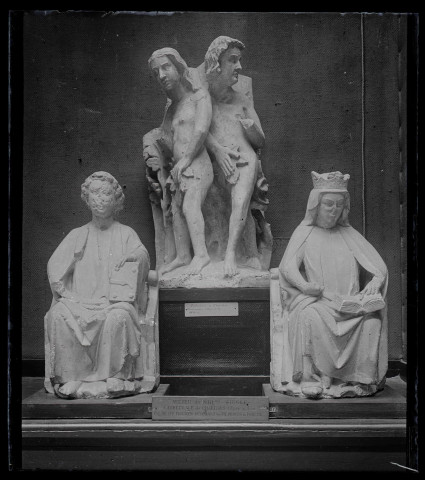Statue du porche nord de la cathédrale de Chartres (Eure-et-Loir) Adam et Eve XIII ème siècle.