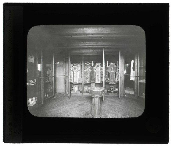 Chambre des reliques de Jean-Marie Vianney à Ars-sur-Formans (Ain).