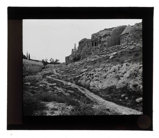 Ruines et vestiges d'un temple.
