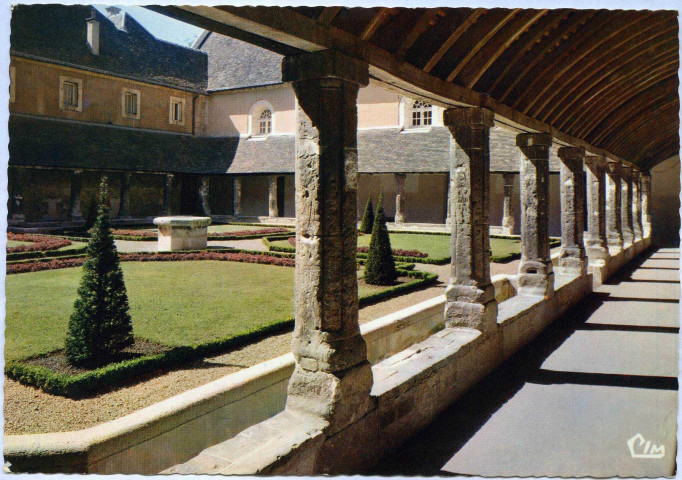 Evreux-Ville. Cloître du Couvent des Capucins.