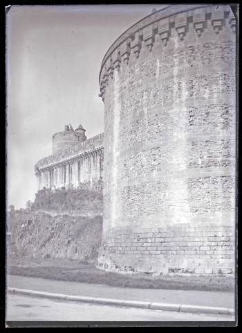 Tour et remparts de Fougères (Ille-et-Vilaine).